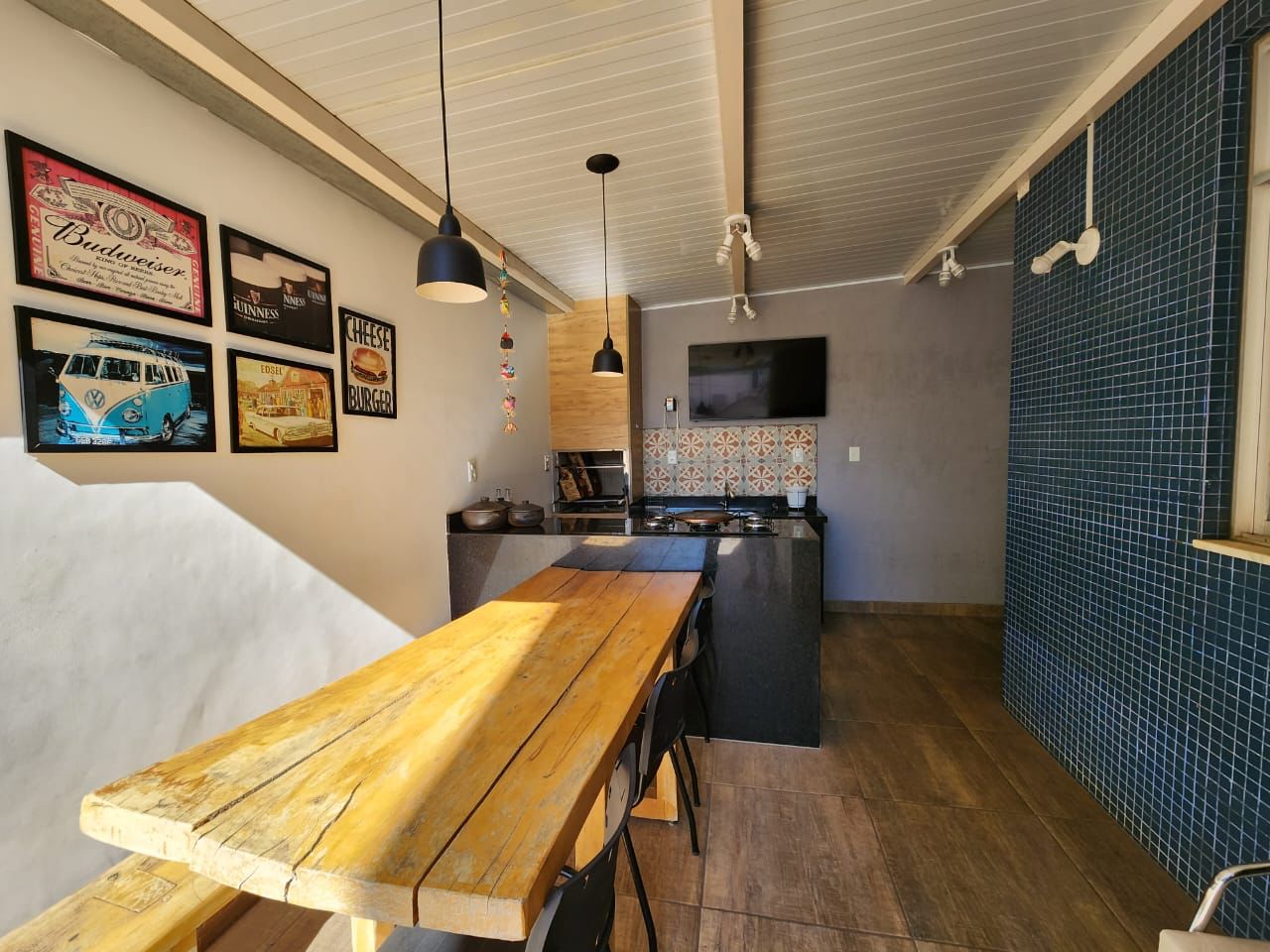 VENDO AMPLO APARTAMENTO COM ÁREA PRIVATIVA NO JARDIM CAMBUÍ